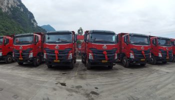 專業(yè)服務(wù)，成就大客戶，玉柴機(jī)電交付10臺(tái)乘龍自卸車