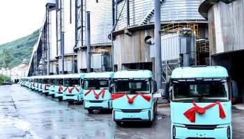 協(xié)同作戰(zhàn)譜新篇，助力客戶新發(fā)展