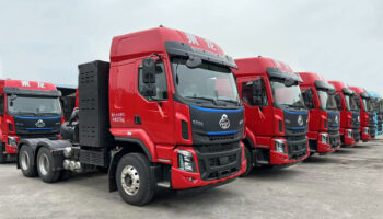 【開門紅】玉柴物流集團(tuán)玉柴機(jī)電南寧公司喜獲50臺乘龍新能源牽引車訂單，開啟蛇年 “開門紅”
